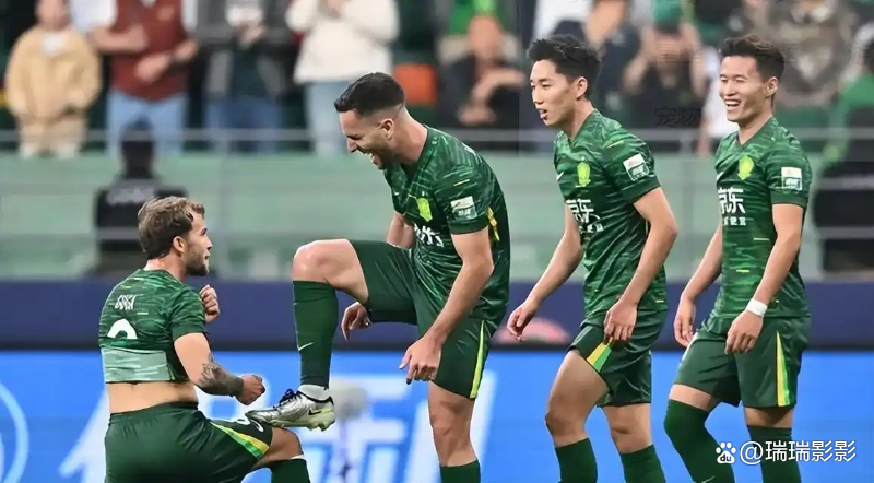球员状态神勇，带领球队取得胜利